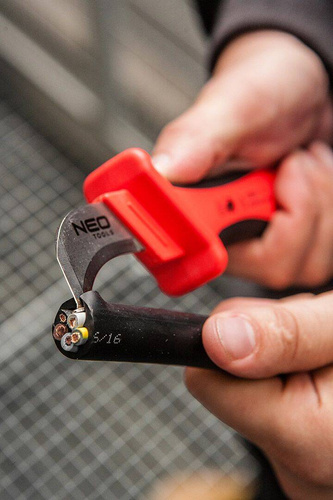 Nóż NEO Tools monterski 190 mm 1000V 01-551