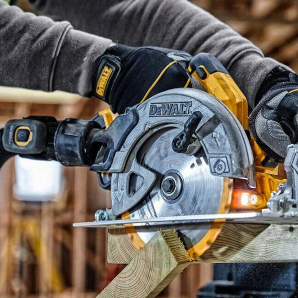 Pilarka tarczowa Dewalt DCS570N