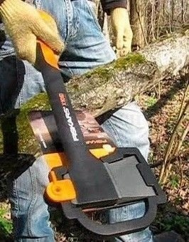 Siekiera ciesielska Fiskars X10 S 1015619