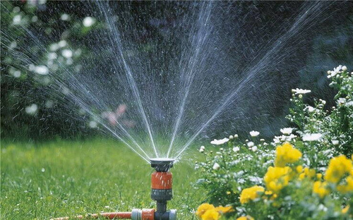 Zraszacz dookolny Vario na sankach Gardena 01948-20