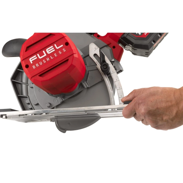 Pilarka tarczowa do metalu Milwaukee M18 FMCS66-121C