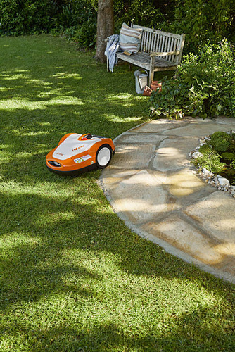 Inteligentny robot koszący do trawników STIHL RMI 632