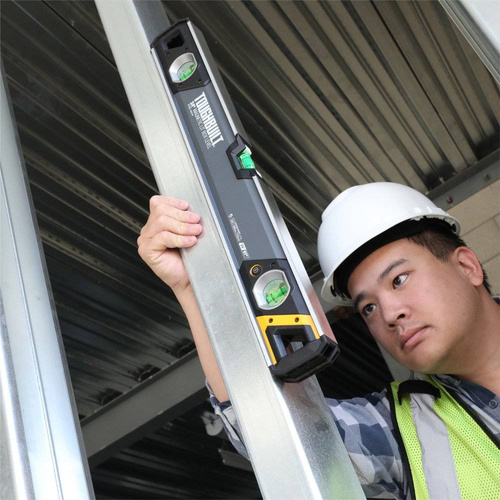 Poziomica ToughBuilt TB-H2-L-M120LH-M o długości 120 cm