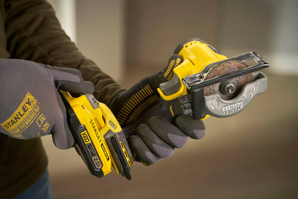 Mini szlifierka kątowa Stanley Fatmax SFMCM300D2