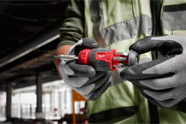 Wkrętak z magazynkiem Milwaukee 8w1 4932492807