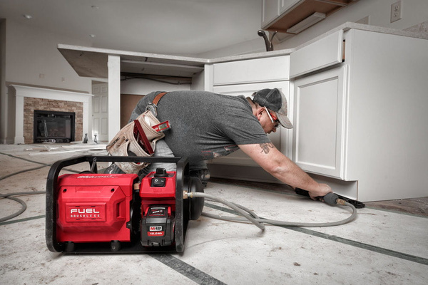 Kompresor Milwaukee M18 FAC-0