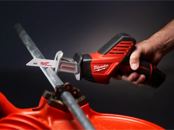 Pilarka szablasta Milwaukee C12 HZ-202C 4933441195