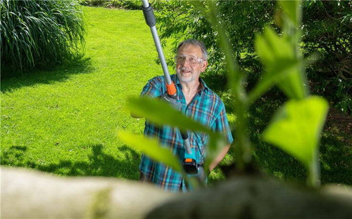 Akumulatorowa pilarka łańcuchowa z trzonkiem teleskopowym Gardena TCS 20/18V P4A 14770-20