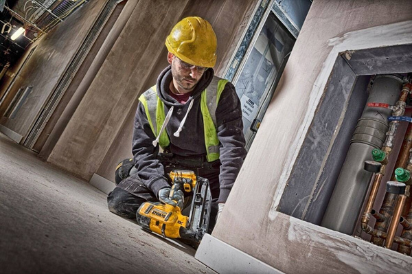 Gwoździarka Dewalt DCN660N