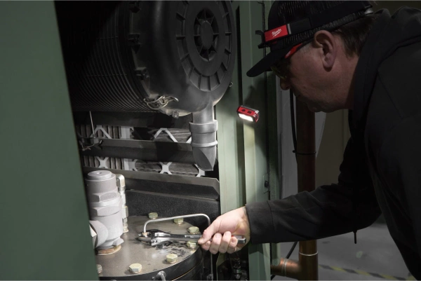 Latarka czołowa Milwaukee IR HL450