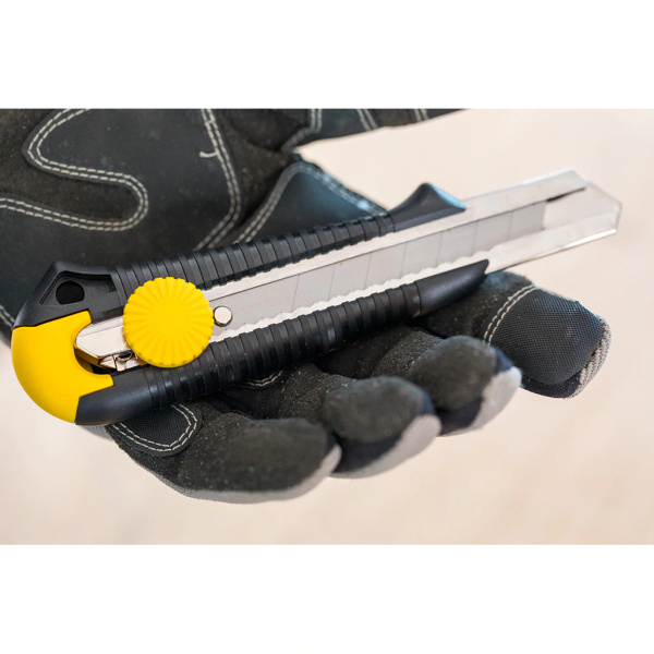 Nóż Dynagrip z łamanym ostrzem Stanley 0-10-418