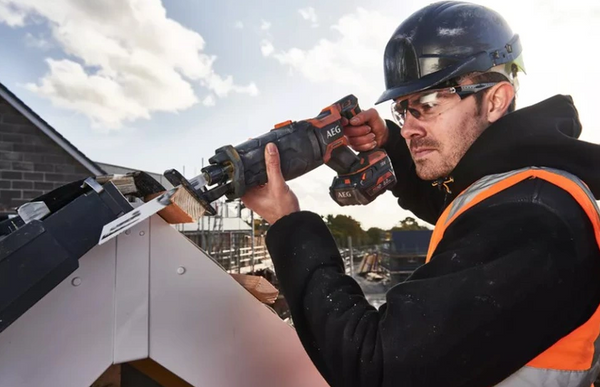 Akumulatorowa piła szablasta BUS18BL-0 AEG