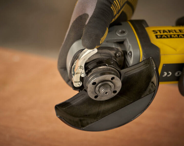 Szlifierka kątowa Stanley Fatmax SFMCG300B