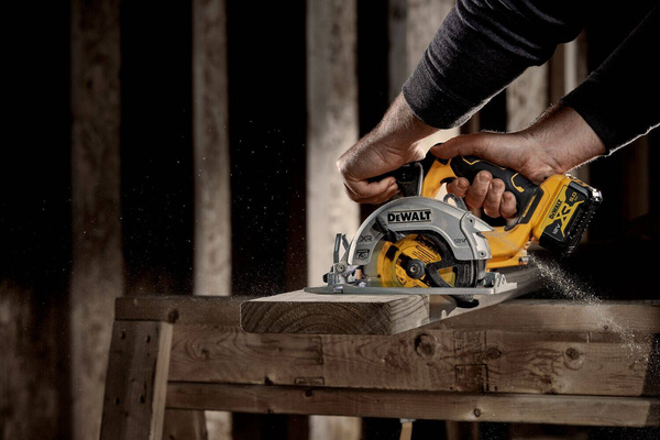 Pilarka tarczowa Dewalt DCS512P2