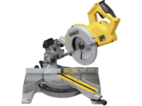 Ukośnica DeWalt DWS777