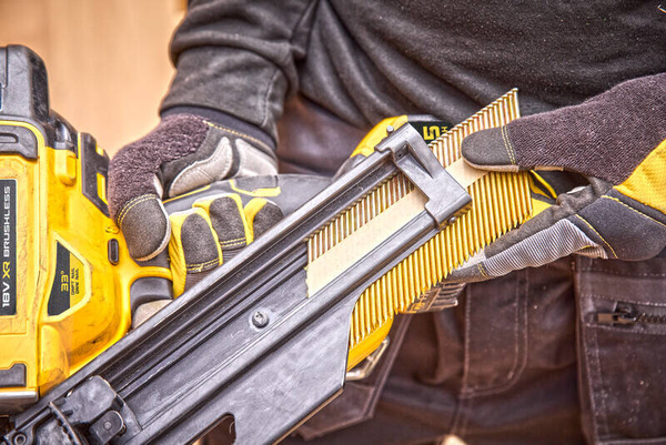 Gwoździarka Dewalt DCN930P2