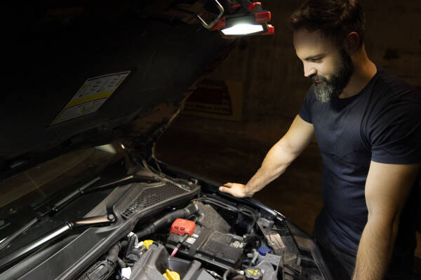 Reflektor budowlany z możliwością ładowania 30W, 3000 lm Wiha 45698