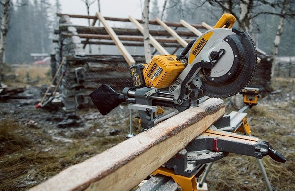 Akumulatorowa ukośnica DHS780N DeWalt