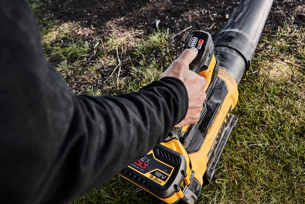Dmuchawa akumulatorowa Dewalt DCMBL777N