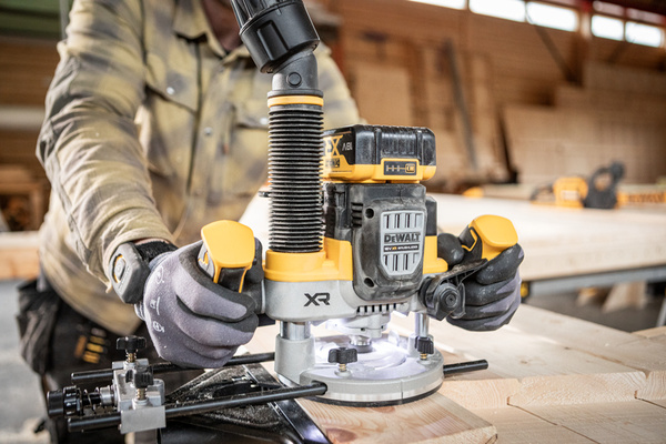 Frezarka Dewalt DCW620N