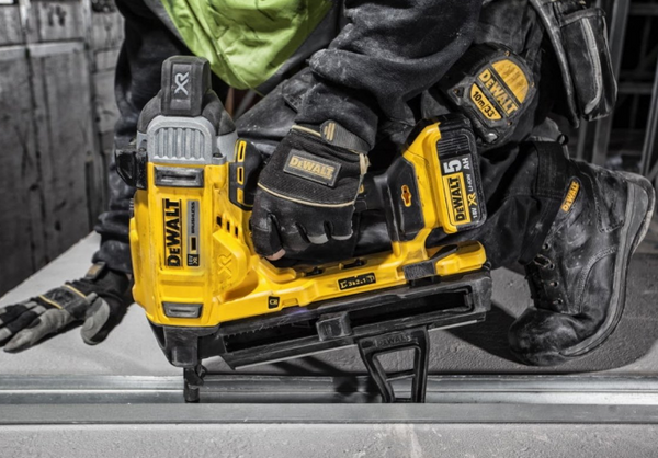 Gwoździarka Dewalt DCN890P2