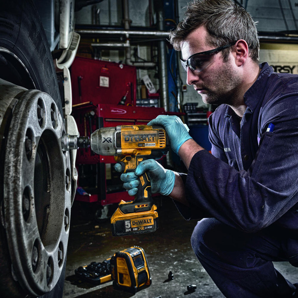 Klucz udarowy DeWalt DCF899P2 