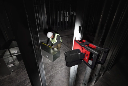 Lampa warsztatowa Milwaukee M18 PAL2-0