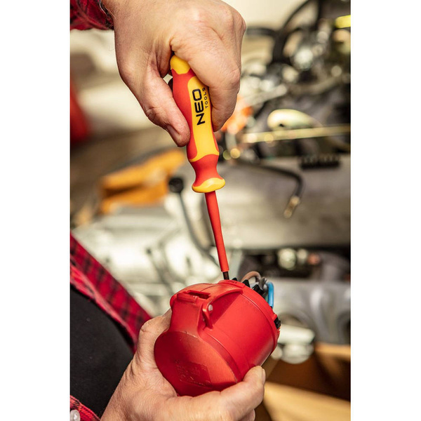Wkrętak płaski NEO Tools 1000V 1.0x5.5x125mm 04-133