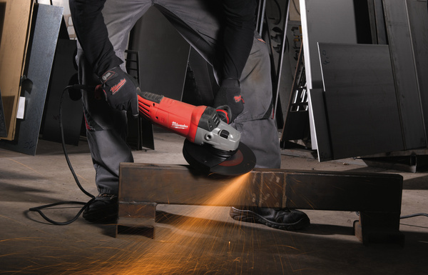 Szlifierka kątowa Milwaukee AGV 22-230 E