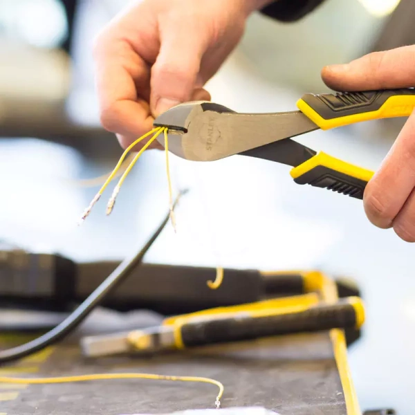 Szczypce uniwersalne 180 mm Stanley STHT0-74454