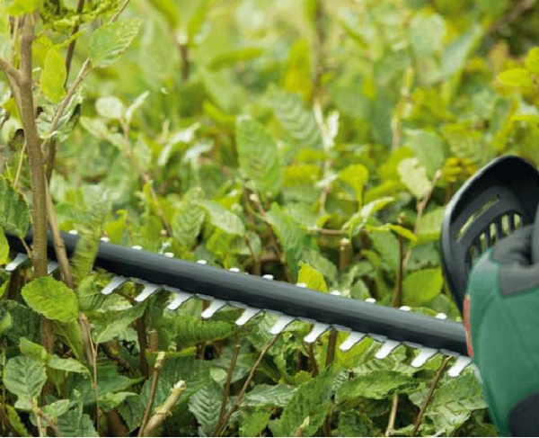 Nożyce do żywopłotu Bosch UniversalHedgeCut 18V-50 z akumulatorem