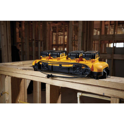 Ładowarka DeWalt DCB104
