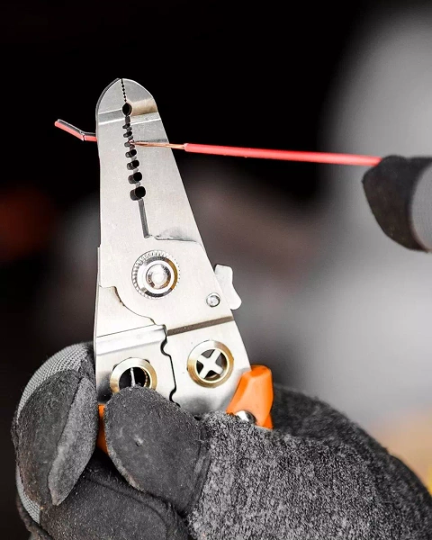 Szczypce do izolacji 6 w 1 NEO Tools 01-549