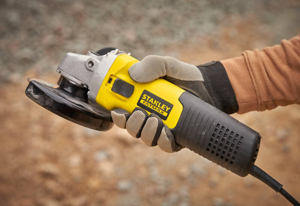 Szlifierka kątowa Stanley Fatmax FMEG225VS