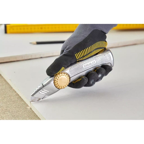 Nóż z wymiennymi ostrzami Xtreme Stanley FatMax 0-10-818