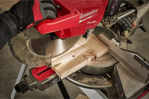 Ukośnica Milwaukee M18 FMS305-121