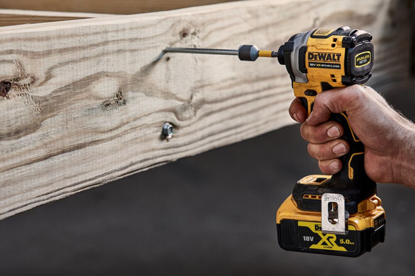 Zakrętarka DeWALT DCF850N