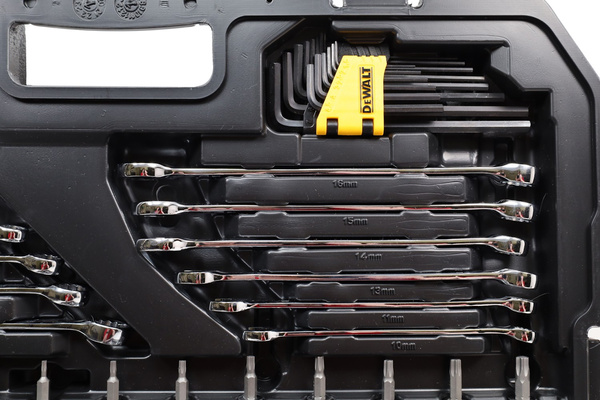 Zestaw kluczy metrycznych i calowych Dewalt DWMT81535-1