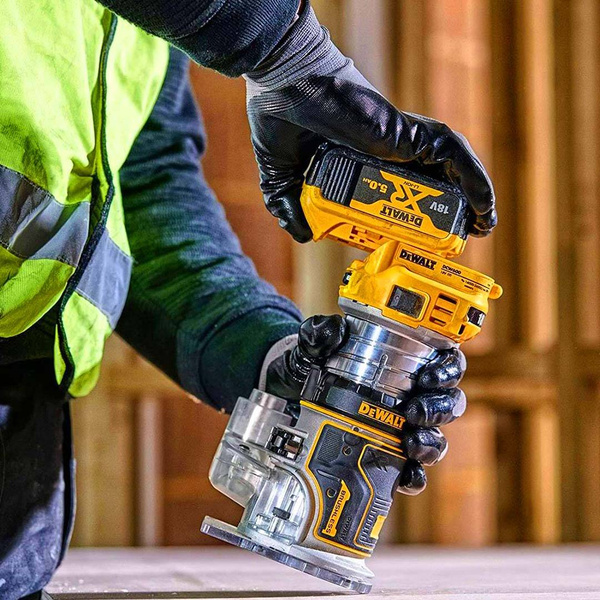 Frezarka górnowrzecionowa DeWalt DCW600N 
