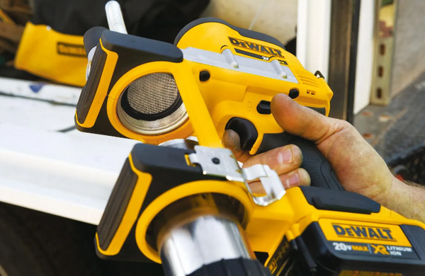 Smarownica Dewalt DCGG571NK