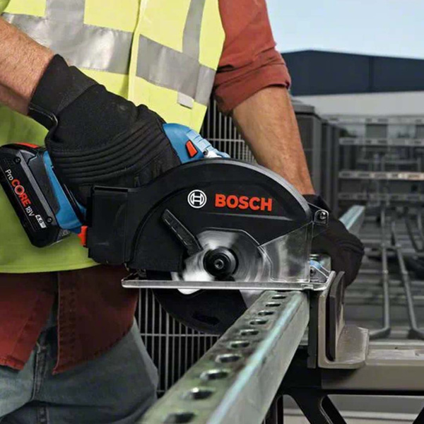 Przecinarka do metalu Bosch GKM 18V-50 (06016B8000)