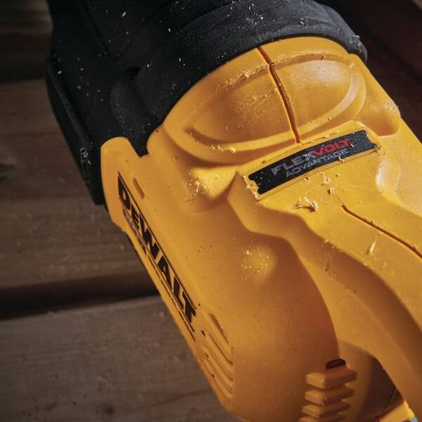 Pilarka szablasta Dewalt DCS386T1