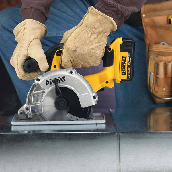 Pilarka tarczowa Dewalt DCS373N