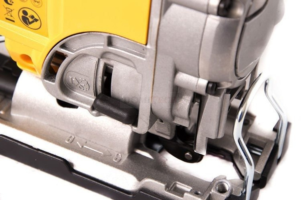 Wyrzynarka Dewalt DCS331M2