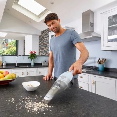 Akumulatorowy odkurzacz bezprzewodowy NVC215W Black & Decker