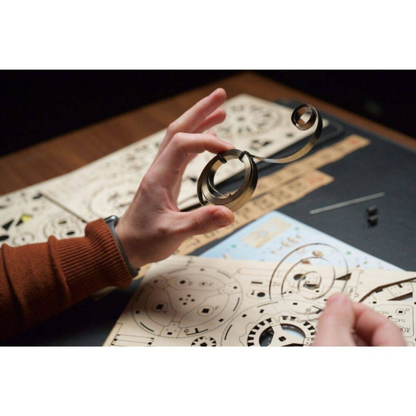 Zegar stołowy z tourbillonem Sky Watcher UGEARS 70162