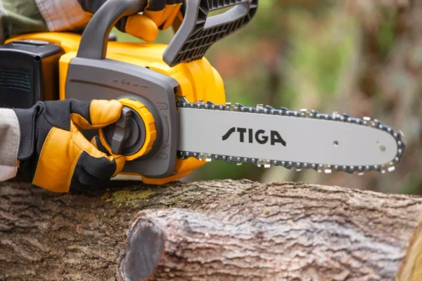 Pilarka łańcuchowa akumulatorowa Stiga CS 300e zestaw