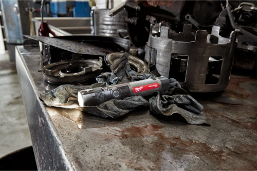 Latarka akumulatorowa z regulacją wiązki Milwaukee L4 TMLED-301