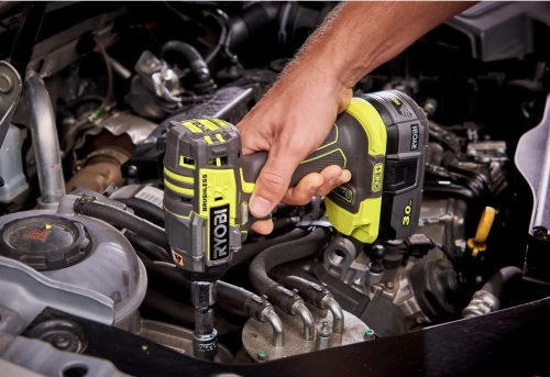 Klucz udarowy Ryobi R18IW7-0 z akumulatorem 4,0 Ah i ładowarką