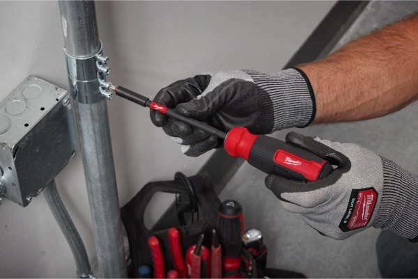 Wkrętak Milwaukee 14w1 z bitami udarowymi Shockwave™